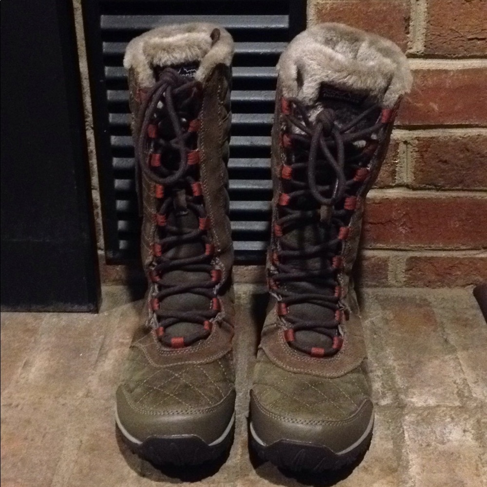 EUC Patagonia Waterproof Winter Boots